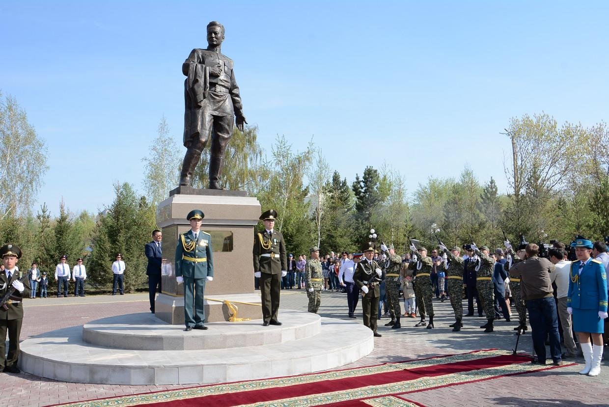 Памятник Малику Габдуллину