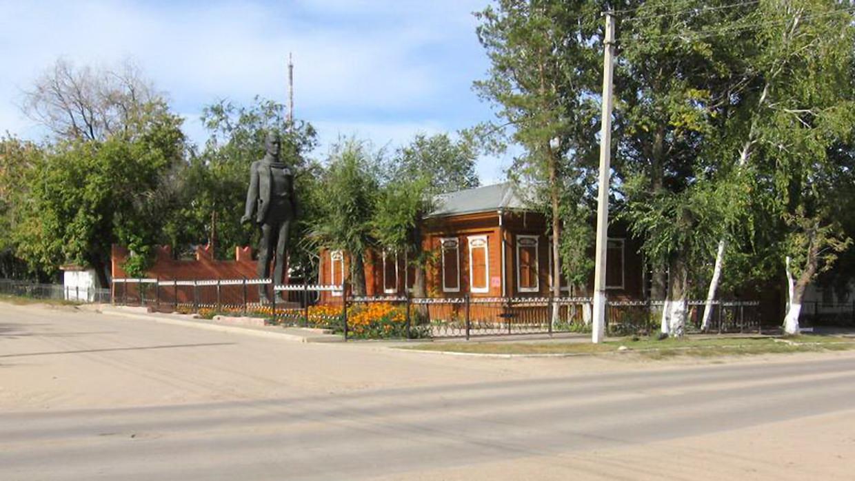 Памятник В.В.Куйбышеву (демонтирован12.06.2012)