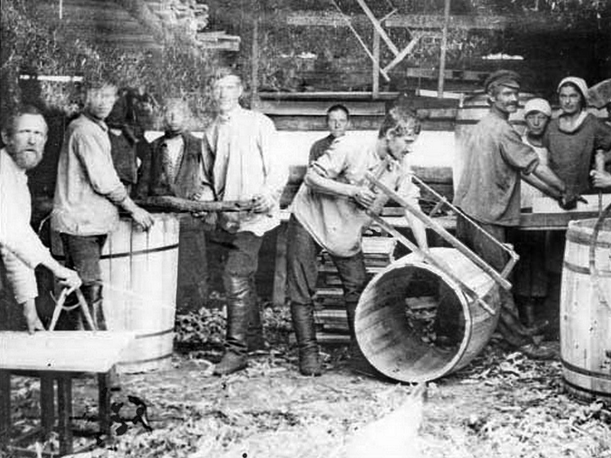 Артель бондарей 1900