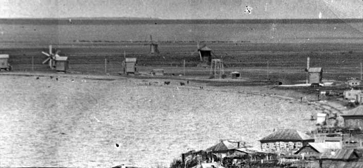 Ветряные мельницы на берегу озера 1900
