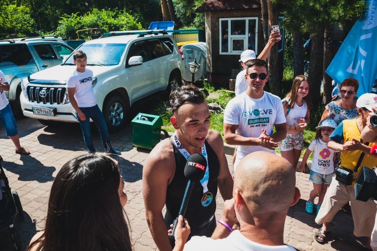 первый в Казахстане массовый заплыв «Burabay Swim 2018»