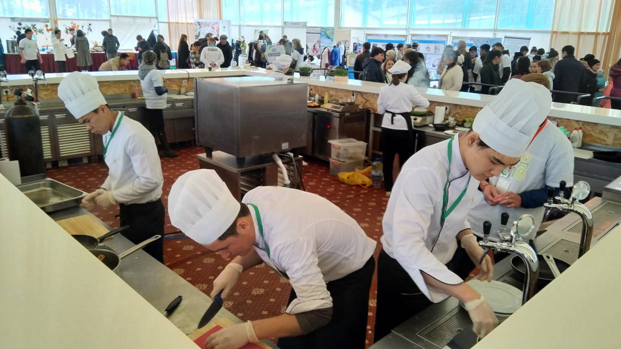 22 сентября в Боровом прошёл Международный конкурс поваров. Принимали участие сильнейшие повара мирового уровня из Казахстана, России, Азербайджана, Румынии. Нашу область представляли повара из Кокшетау, Щучинска, Борового.