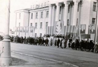 Площадь имени Абылайхана в Кокшетау - демонстрация, начало 1960-х