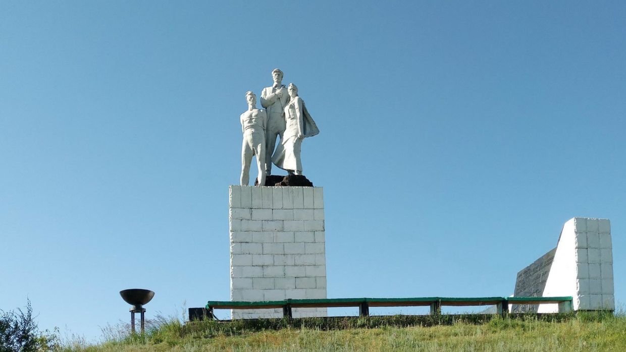 Парк у памятника "Борцам революции". Кокшетау