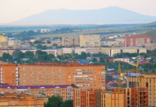 Кокшетау расположен у подножья Синюхи :)