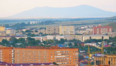 Кокшетау расположен у подножья Синюхи :)