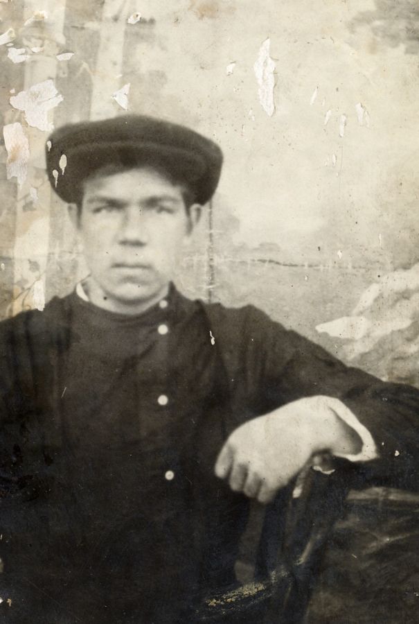 Петров Павел Григорьевич 28 октября/ 10 ноября 1908 - август 1942 г. Пропал без вести под Ленинградом.