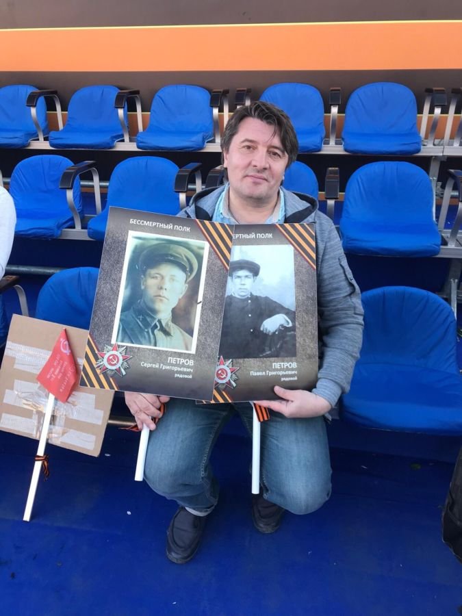 Лобановцы на Красной площади 9 мая 2018 г, с портретами своих дедов Щербинин Александр