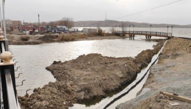 Фоторепортаж о состоянии строительства новой набережной, моста через реку Кылшакты у берега озера Копа, дорог и инфраструктуры у нового храма