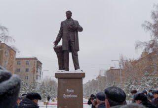 Небольшой фоторепортаж с открытия памятника Еркину Нуржановичу Ауельбекову. 12 ноября 2021.
