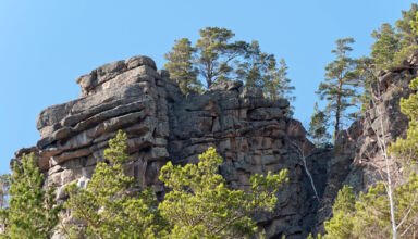 Много кадров скальной гряды у подножия горы Кокшетау (Синюхи)
