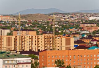 Немного вечернего города. Кокшетау Онлайн. Фотографии города с высоты смотровой площадки у флагштока.