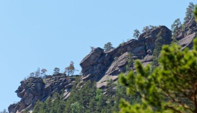 Фотоотчёт о прогулке по Синюхе. Горы, скалы, ручьи, разные чудеса природы, немного озера и чаек.