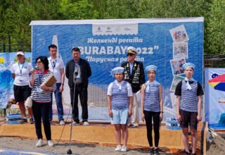 Большой фоторепортаж с традиционной международной парусной регаты "Бурабай - 2022". Перед началом регаты, ожидание, официальная часть, посвящение в моряки и награждение. 18 июня 2022.