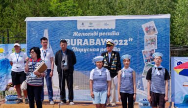 Большой фоторепортаж с традиционной международной парусной регаты "Бурабай - 2022". Перед началом регаты, ожидание, официальная часть, посвящение в моряки и награждение. 18 июня 2022.