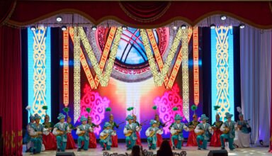 В ДК поселка Окжетпес прошли награждения и праздничный концерт ко Дню Республики Казахстан. 22 октября 2022.