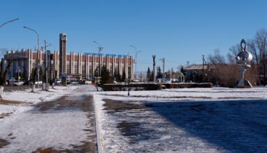 Привокзальный район. Кокшетау Онлайн. Фотозарисовки привокзального района, филармония, вокзальная площадь, Авицена, мост, речка Кылшакты. Много ракурсов. 31 октября 2022.