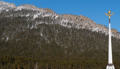 Немного зимних картинок с поляны Абылай хана (Ясной поляны). Батыры, гора Кокшетау (Синюха), "Синюшкины макушки", люди на отдыхе. 11 февраля 2023.
