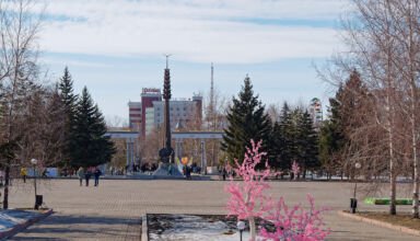 Первая часть альбома послезимнего Кокшетау. Картинки с улиц Ауельбекова, Назарбаева (Горького), Ауэзова, площади Абылай хана. 22 марта 2023.