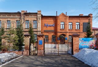 Акмолинский областной историко-краеведческий музей, сквер, казахский музыкально-драматический театр, много ракурсов в коллекцию. 22 марта 2023.