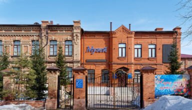 Акмолинский областной историко-краеведческий музей, сквер, казахский музыкально-драматический театр, много ракурсов в коллекцию. 22 марта 2023.