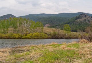Фотозарисовки с любимого крохотного прудика на въезде в курортную зону Борового. Много ракурсов в коллекцию. 10 мая 2023.