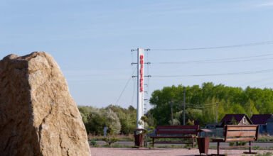 Открытки из Борового. В этой части альбома фотографии сегодняшнего посёлка Окжетпес, новый асфальт!, люди и птички на берегу в ожидании лета, первый тёплый день после черёмуховых холодов.