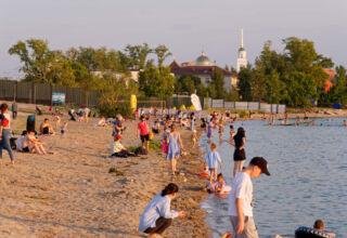 Впервые в этом году прогулялся по набережной. Посмотрите моменты пятничного вечера. 28 июля 2023.