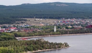 Панорамные кадры посёлка Боровое с высоты 444 метра. Много ракурсов в коллекцию общих и крупных планов посёлка. 15 августа 2023