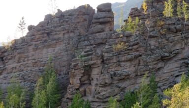 Флора и фауна по пути к двум грядам белых скал на горе Кокшетау (Синюха). Красивые виды, причудливые камни и скалы. Много ракурсов в коллекцию. 22 сентября 2023.