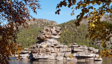 Открытки из Борового. Голубой залив, скалы Жумбактас (Сфинкс), Болектау, озеро, редкие отдыхающие, сувениры. 3 октября 2023