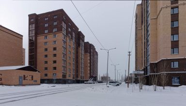 Прогулка по улице Наурызбай батыра (Фурманова) до ул. Бауржана Момышулы (Интернациональная). Перекрёстки и новые и старые дома по пути по ул. Елемесова (Фрунзе), пр.Назарбаева (Горкого), Есенберлина (Менжинского), Сатпаева (Ленина), Биржан сал (Профессиональная), Ашимова (Капцевича, Сакко и Ванцетти), Сабатаева (Пугачёва). Вечный огонь. Тихо, снег, тепло. 3 февраля 2024.