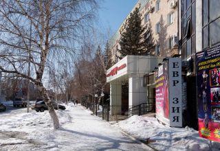 Погода отличная, солнечно, лёгкий морозец, тихо, вышел на прогулку. В этой серии картинки с улицы Ауельбекова (Урицкого) от Садвакасова (Крупской) до Сагдиева (Куйбышева). Новые дома, перекрёсток с Назарбаева (Горького), Сатпаева (Ленина), аллея Героев по Момышулы (Интернациональная), перекрёсток с Сагдиева (Куйбышева). 10 марта 2024.