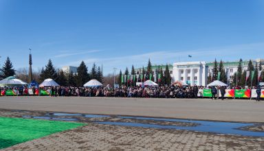 Третья часть подробного фоторепортажа с празднования Наурыза. Украшенная ул.Абая, продолжение концерта на площади Абылай хана, пр.Назарбаева. Много людей и ракурсов в коллекцию. Ищите себя ) 22 марта 2024.