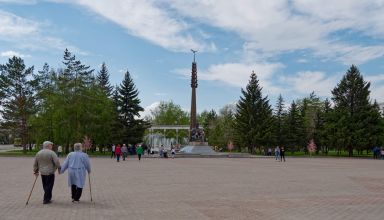 Немного картинок послепраздничного города. Улица Абая, проспект Назарбаева (Горького), площадь Абылай хана, городской парк, площадь независимости. 9 мая 2024.