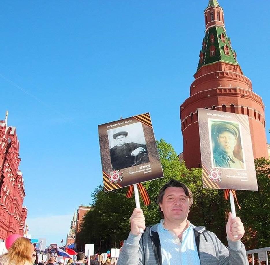 Лобановцы на Красной площади 9 мая 2018 г.- с портретами своих дедов Щербинин А.И. Архив Щербинина А.И.