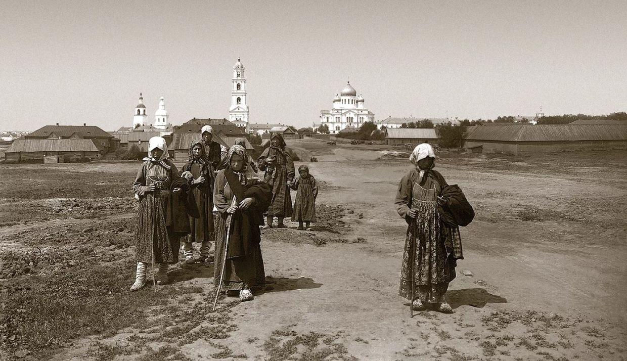Богомолки. Серафимо-Дивеевский монастырь – четвертый удел Богородицы.1904 г. Фотограф Максим Петрович Дмитриев (1858—1948).