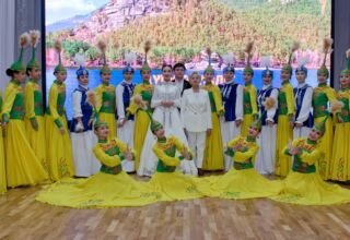 Четвёртая часть подробного фоторепортажа с празднования Международного дня туризма, проходившая в ДК посёлка Зелёный бор. Официальная, выступления Акима области и министра туризма и спорта. Награждение работников туризма, праздничный концерт (отличный!). 27 сентября 2024.