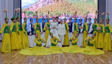 Четвёртая часть подробного фоторепортажа с празднования Международного дня туризма, проходившая в ДК посёлка Зелёный бор. Официальная, выступления Акима области и министра туризма и спорта. Награждение работников туризма, праздничный концерт (отличный!). 27 сентября 2024.