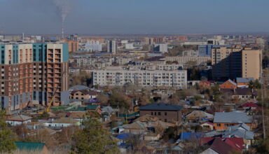 Панорама города Кокшетау со смотровой площадки у флагштока. Часть 2. Восточная часть и кадры, из которых собрана панорама. 17 октября 2024.