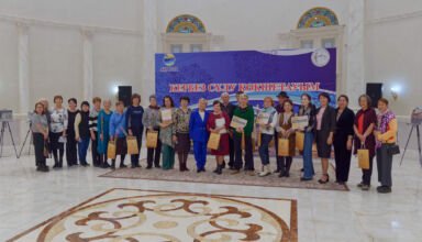 Фоторепортаж с фотовыставки посвященной городу Кокшетау и ко дню Республики. Официальная часть, награждение, зрители и участники. 22 октября 2024.