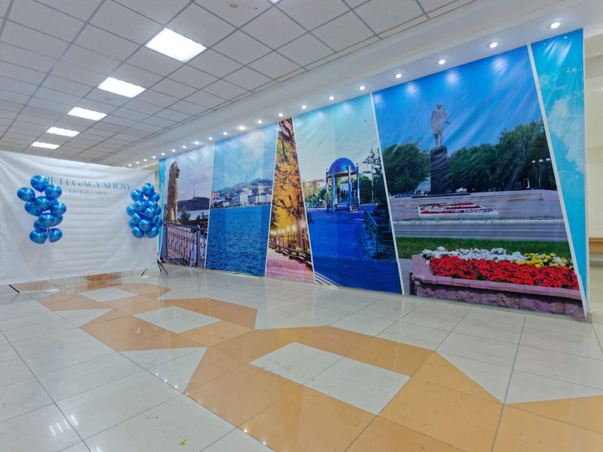 Мои фотографии в качестве передвижной стеновой живописи в фотозонах :) Сейчас в ДК Достар, Кокшетау.