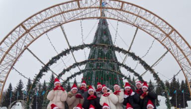 Немного картинок из прогулки по городу. Снежный городок, Акмолинский областной краеведческий музей, территория рынка, ул.Ауэзова, проспект Назарбаева (Горького), сквер на месте бывшего сада Приборостроительного завода. 27 декабря 2024