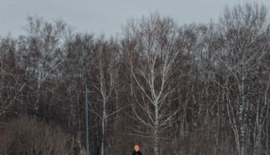 Пешая фотопробежка по велодорожке. Несколько ракурсов п.Окжетпес, лес, снежный гномик. Очень тихо и тепло. 12 января 2025.