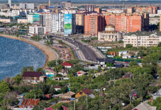 Кадры, не вошедшие в большие панорамы города Кокшетау. Виды с сопки Букпа, озеро Копа, набережная "Ак желкен", "РИО", город крупным и общим планом, смотровые площадки, "Салтанат сарайы" - ​Дворец торжеств. 5 августа 2025.