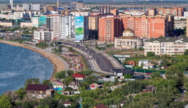 Кадры, не вошедшие в большие панорамы города Кокшетау. Виды с сопки Букпа, озеро Копа, набережная "Ак желкен", "РИО", город крупным и общим планом, смотровые площадки, "Салтанат сарайы" - ​Дворец торжеств. 5 августа 2025.