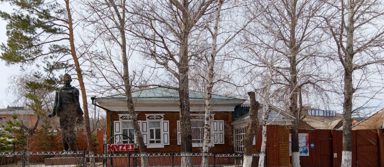 Музей истории города Кокшетау (бывший Республиканский мемориальный музей В.В. Куйбышева). 16 апреля 2023. Фото Е.Г. Емельянова.