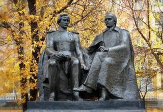 Парная скульптура «Чокан Валиханов и Фёдор Михайлович Достоевский» установлена в Семипалатинске в 1977 году у здания литературно-мемориального музея Ф.М. Достоевского. Скульптура сделана по заказу Семипалатинского горисполкома в Московском экспериментальном скульптурно-производственном комбинате художественного фонда РСФСР и отлита на Мытищинском заводе. Скульптор Дмитрий Георгиевич Элбакидзе (1923-1979).