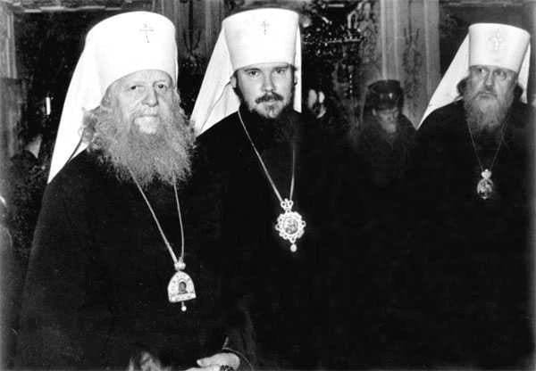 Приснопоминаемые митрополит Иосиф (Чернов, + 4 сентября 1975), будущие Патриархи РПЦ Алексий II (Ридигер, + 5 декабря 2008) и Пимен (Извеков, +3 мая 1990). Поместный Собор 1971 г.