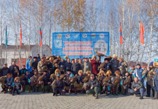 Первая часть фоторепортажа с ежегодных международных соревнований мастеров охоты с ловчими птицами "Кансонар-2025" посвященных Дню Республики Казахстан и 140-летию легендарного беркутчи Масипа Батырханулы. Сандыктау, детский оздоровительный центр "Жас даурен". Официальное открытие, приветственные речи, небольшой концерт, портреты участников и зрителей. 24 октября 2025.